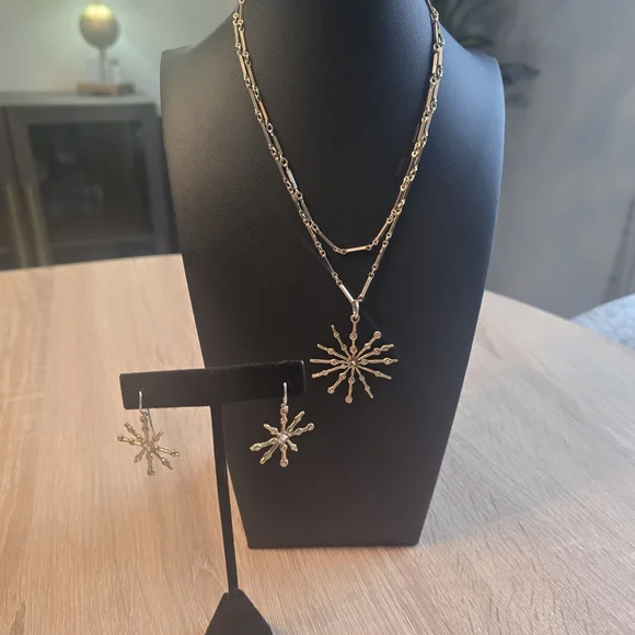 Waxing Poetic Goldtone 30 Inch Crystal Snowflake And Earring Set-GORGEOUS!!!